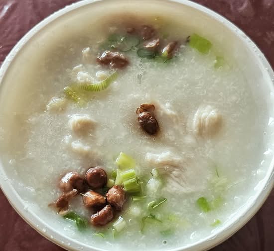 Sliced Chicken and Chinese Mushroom Congee 北菇鸡片粥